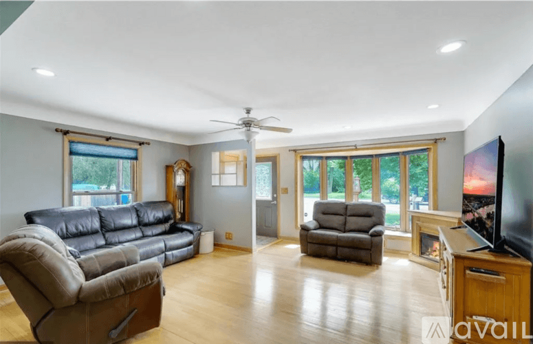 Wayzata House: 16100 Gleason Lake Road