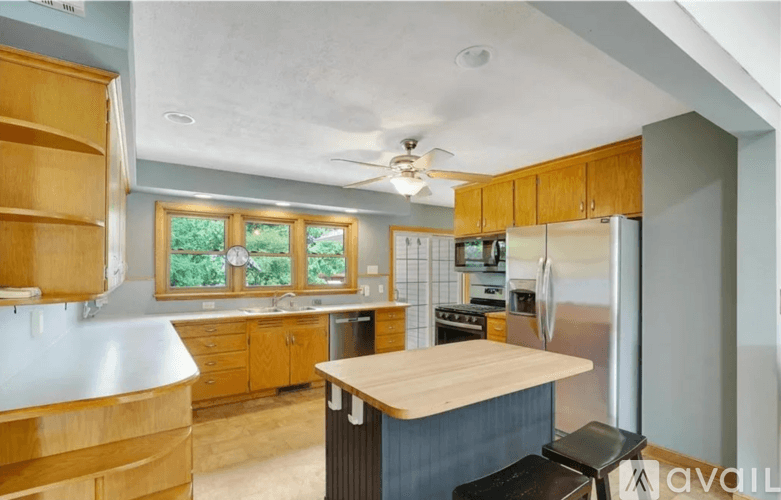 Wayzata House: 16100 Gleason Lake Road