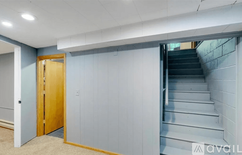 Wayzata House: 16100 Gleason Lake Road