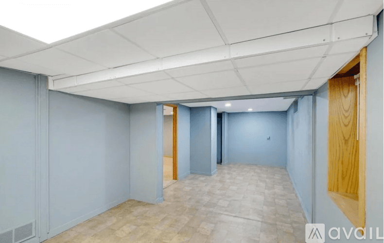 Wayzata House: 16100 Gleason Lake Road