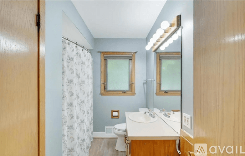 Wayzata House: 16100 Gleason Lake Road