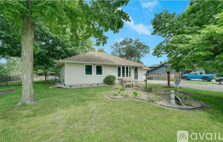 Wayzata House: 16100 Gleason Lake Road