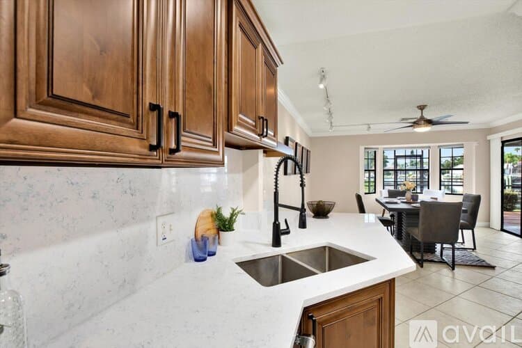 Tampa Condo: 10416 Saint Tropez Place