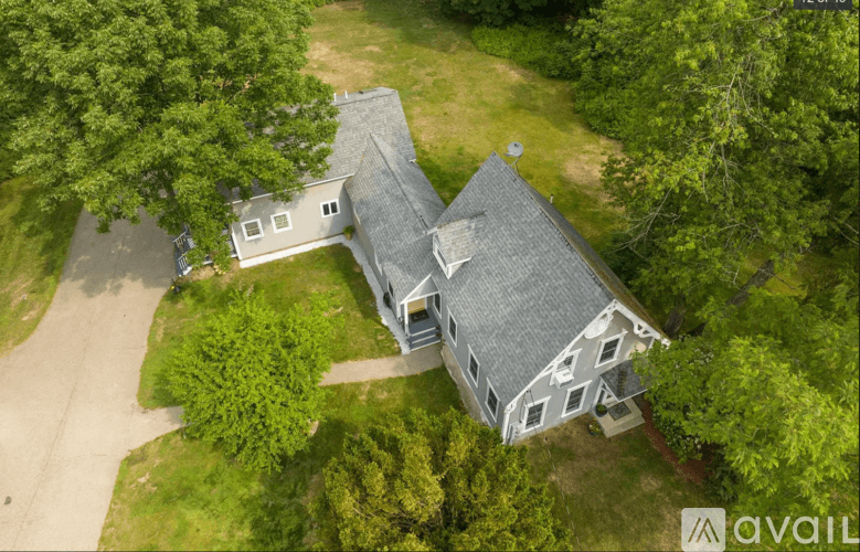 Stratham Apartment: 201 Portsmouth Ave