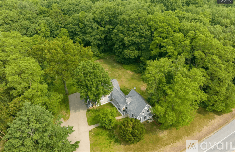 Stratham Apartment: 201 Portsmouth Ave
