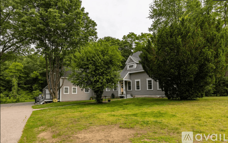Stratham Apartment: 201 Portsmouth Ave
