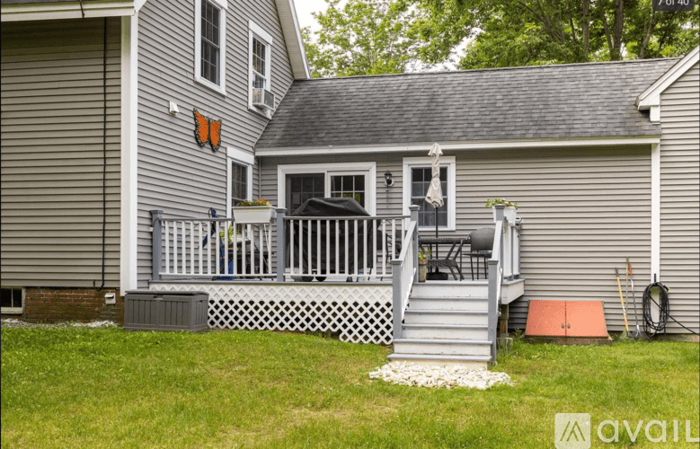 Stratham Apartment: 201 Portsmouth Ave