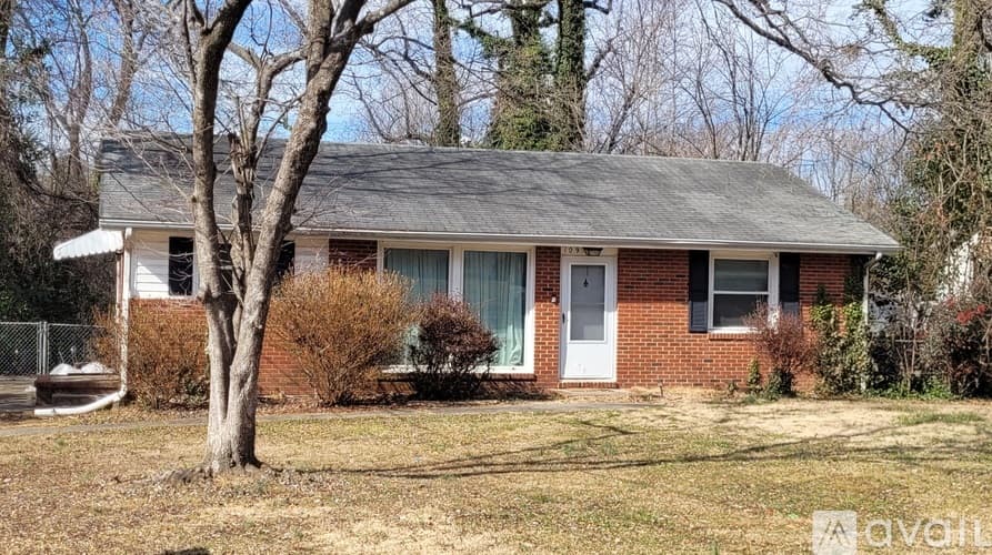 Greensboro House: 109 Revere Dr