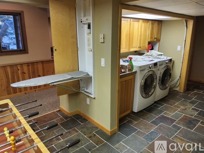 Stillwater House: 8820 Neal Avenue North