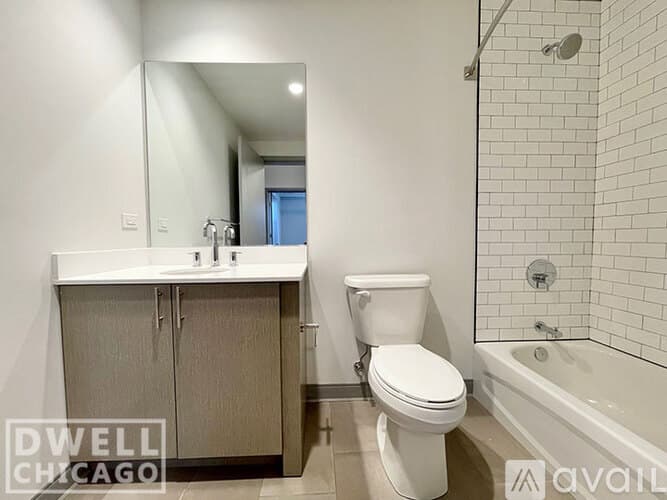 Chicago Apartment: 949 W Dakin St