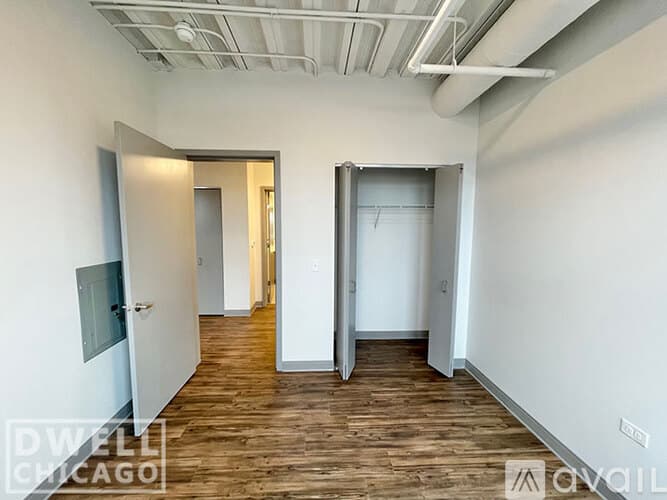Chicago Apartment: 949 W Dakin St