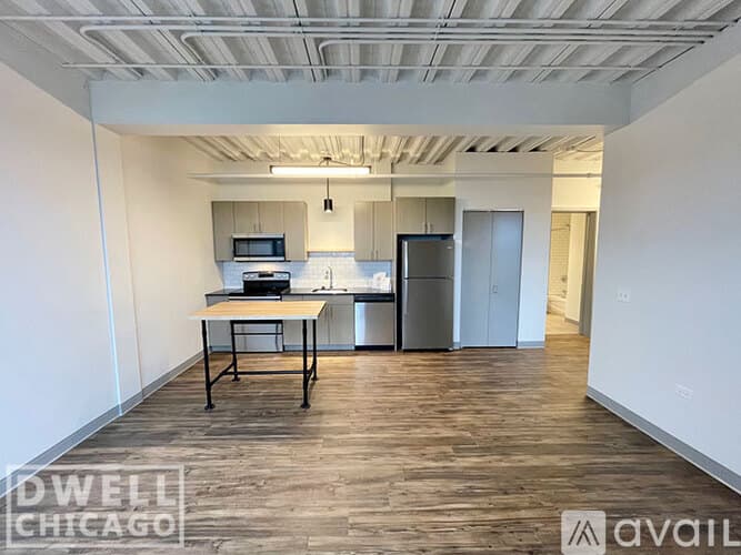 Chicago Apartment: 949 W Dakin St