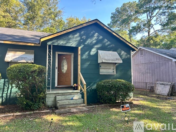 Albany House: 1421 Edgerly Ave