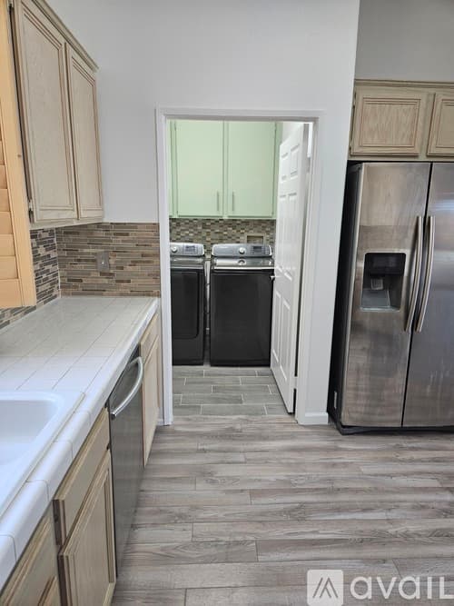 Cathedral City House: 27766 Tangelo St