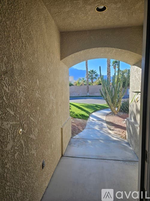 Cathedral City House: 27766 Tangelo St