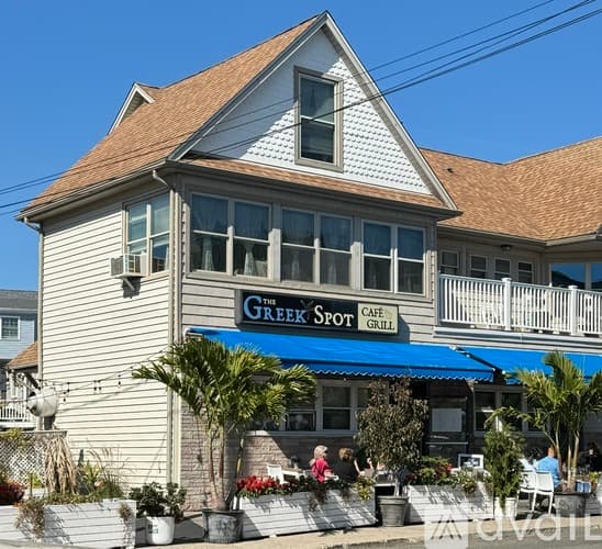 Milford Apartment: E Broadway
