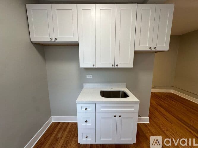 Chicago Apartment: 4902 N St Louis Ave