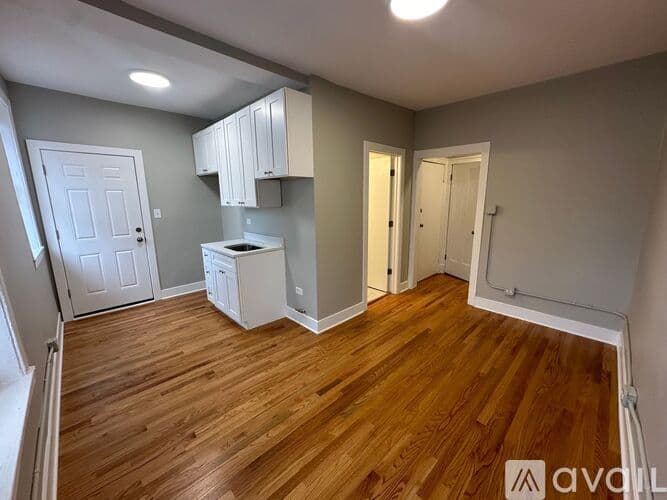 Chicago Apartment: 4902 N St Louis Ave