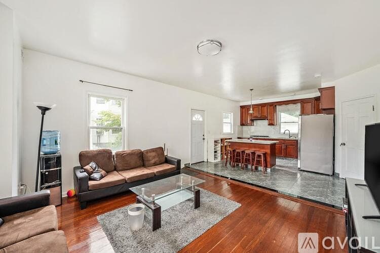 Quincy Apartment: 72 Standish Ave