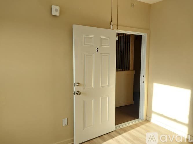 New Bedford Apartment: 116 County St