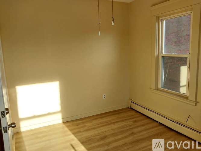 New Bedford Apartment: 116 County St