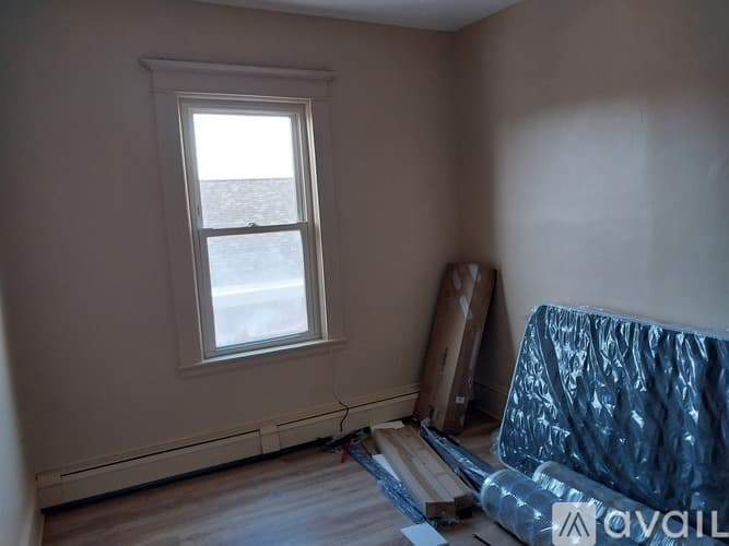 New Bedford Apartment: 116 County St