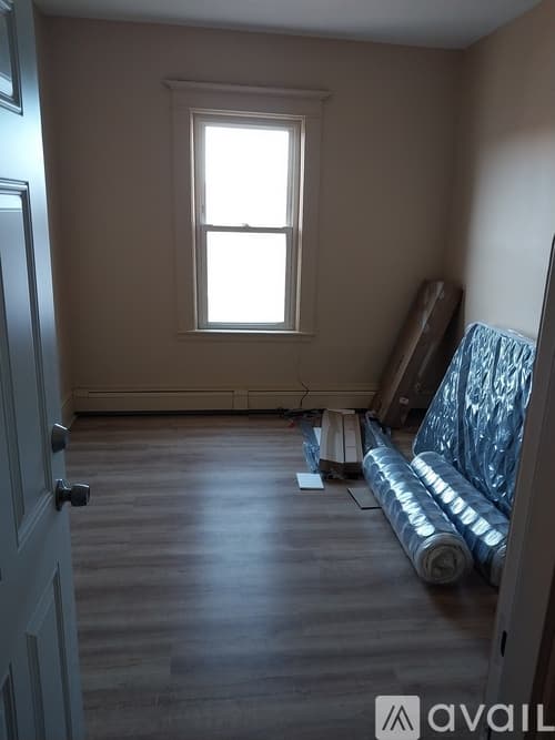 New Bedford Apartment: 116 County St