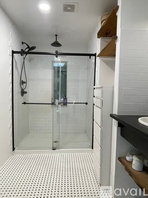 Tampa House: 411 West Flora Street
