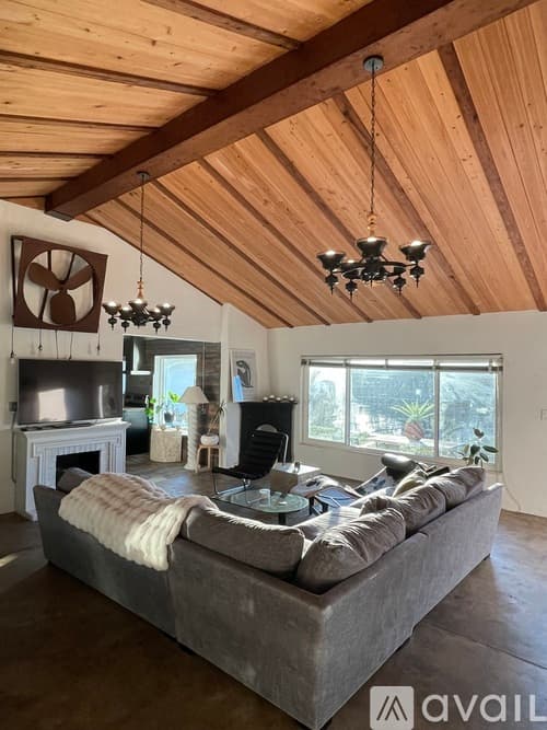 Tampa House: 411 West Flora Street