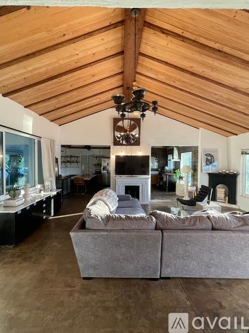 Tampa House: 411 West Flora Street