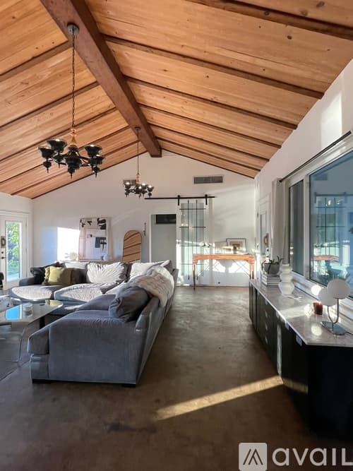 Tampa House: 411 West Flora Street