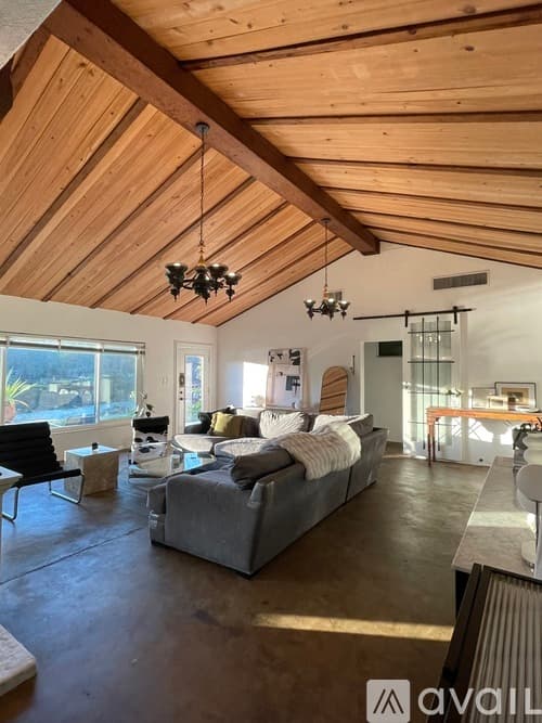 Tampa House: 411 West Flora Street