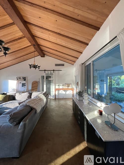 Tampa House: 411 West Flora Street