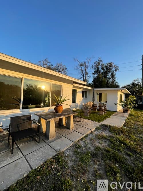 Tampa House: 411 West Flora Street
