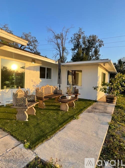 Tampa House: 411 West Flora Street