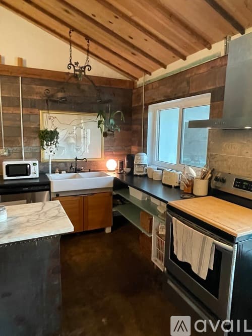 Tampa House: 411 West Flora Street