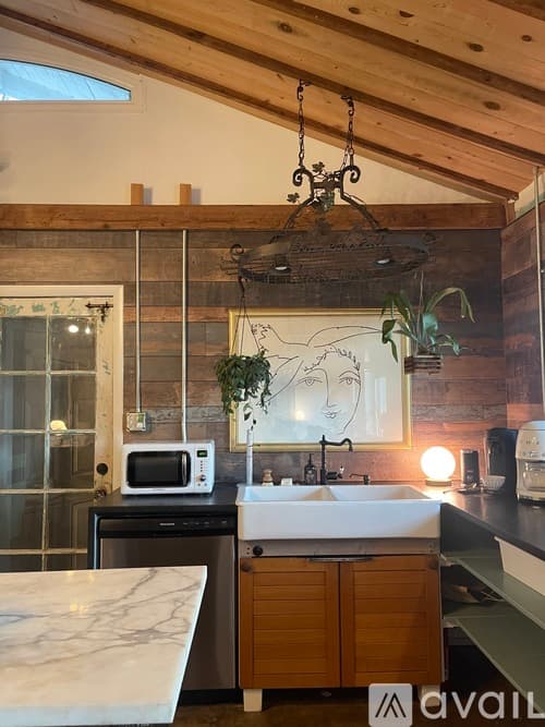 Tampa House: 411 West Flora Street