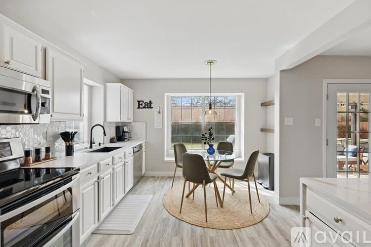 Flower Mound House: 2825 Waverly Rd