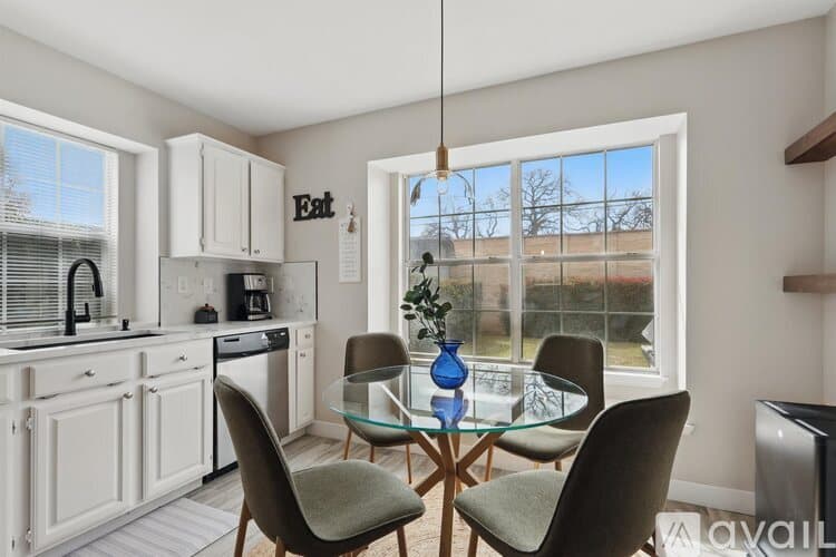 Flower Mound House: 2825 Waverly Rd