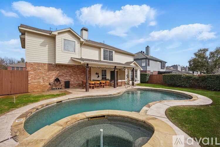 Flower Mound House: 2825 Waverly Rd