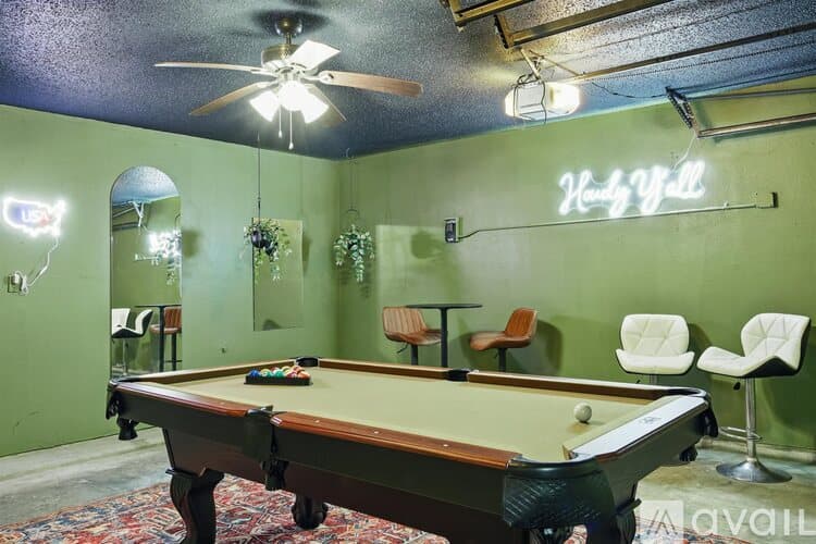 Flower Mound House: 2825 Waverly Rd