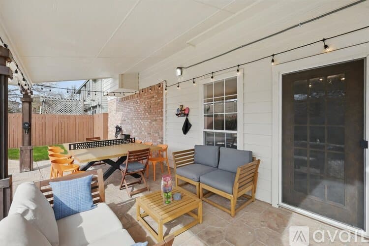Flower Mound House: 2825 Waverly Rd