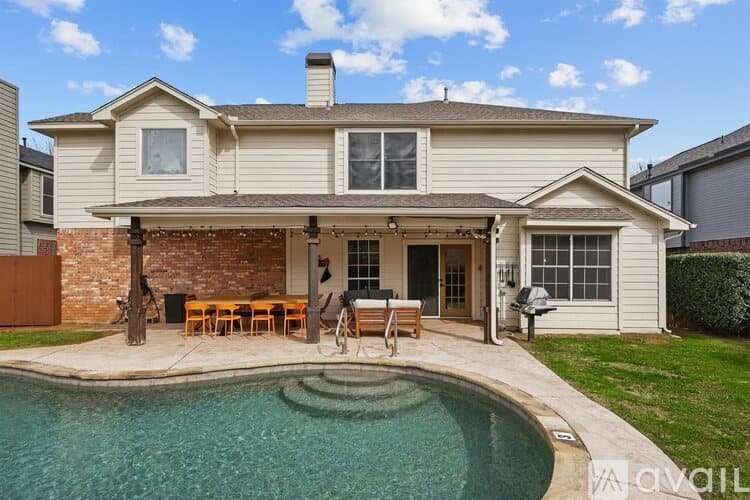 Flower Mound House: 2825 Waverly Rd