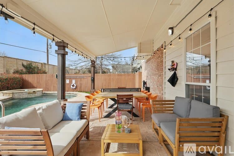 Flower Mound House: 2825 Waverly Rd