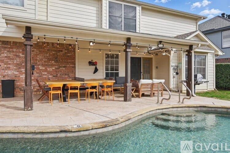 Flower Mound House: 2825 Waverly Rd