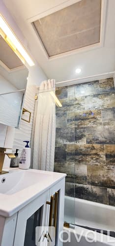 Brooklyn Apartment: 70 Weirfield St