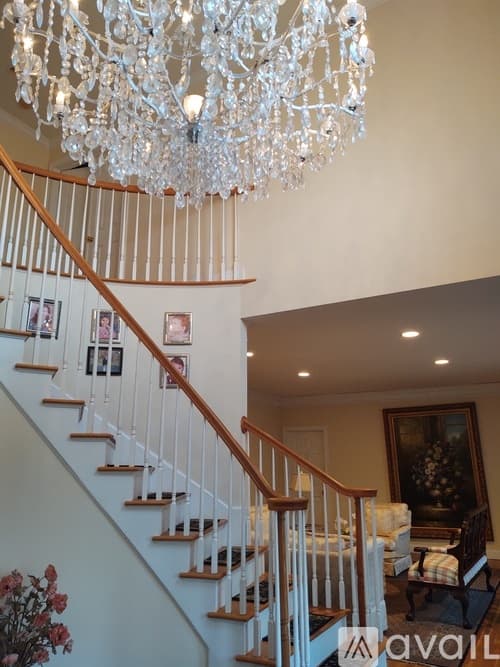 Ridgefield House: 34 Mallory Hill Road