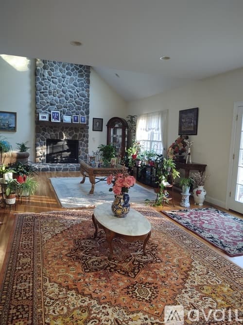 Ridgefield House: 34 Mallory Hill Road