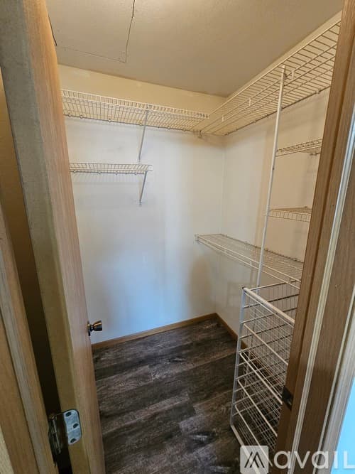 La Crosse Apartment: 2222 32nd St S