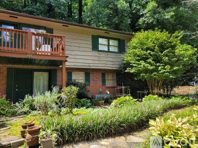 Clayton House: 38 Bulldog Lane